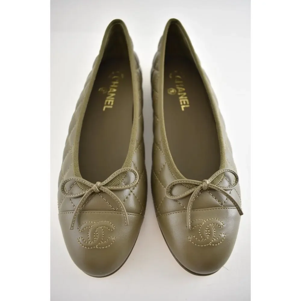 Chanel 26B Dark Khaki Green Lambskin Quilted CC Logo Ballet Ballerina Flat 37.5